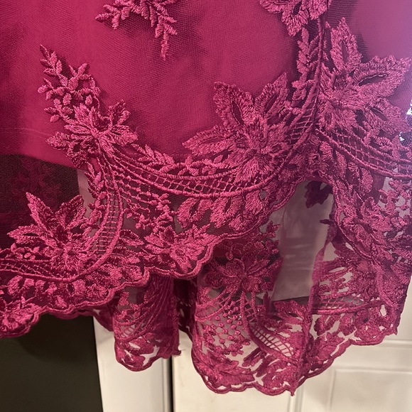 Pink lace Guess dress - Picture 2 of 3